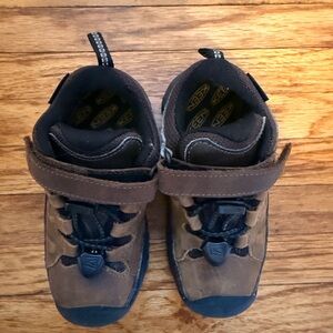 EUC KEEN low targhee hiking boot, size 8T